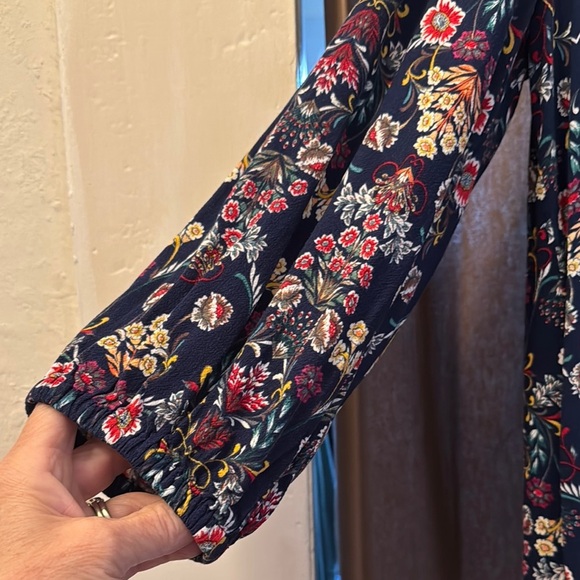 St. John’s Bay Navy Floral Boho Blouse – Relaxed Fit, Long Sleeve, Size P6 - Picture 4 of 5